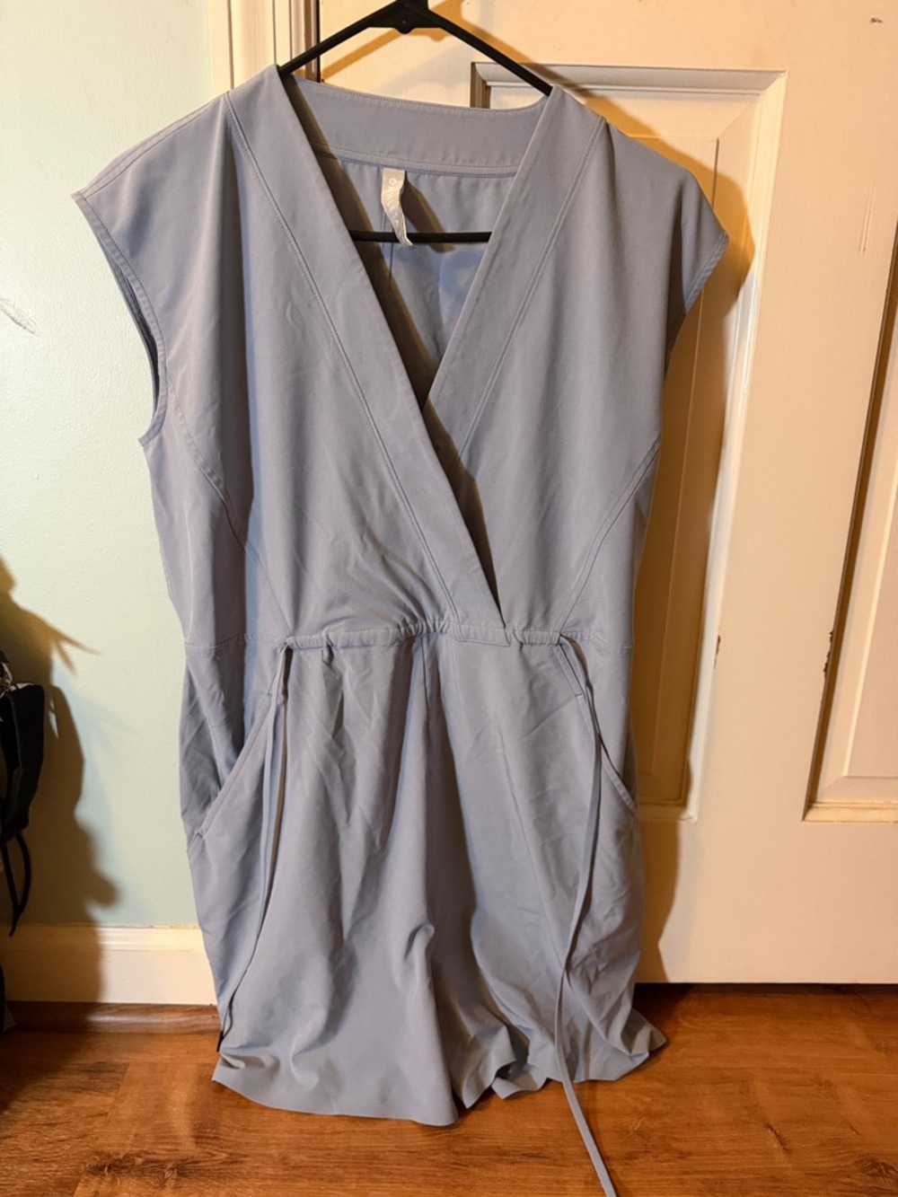 Athleta Marlow Light Blue Sleeveless V-Neck romper size de